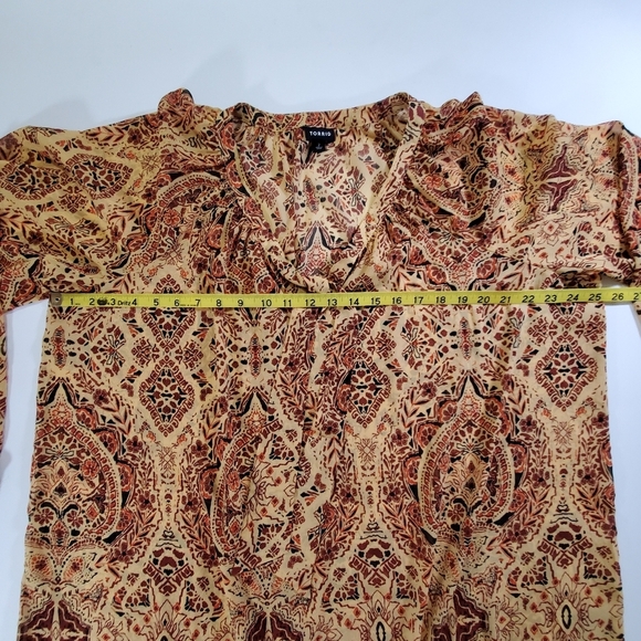 2224 * Torrid Crinkle Chiffon Raglan Tie Front Blouse Medallion Size 2X - Picture 8 of 11